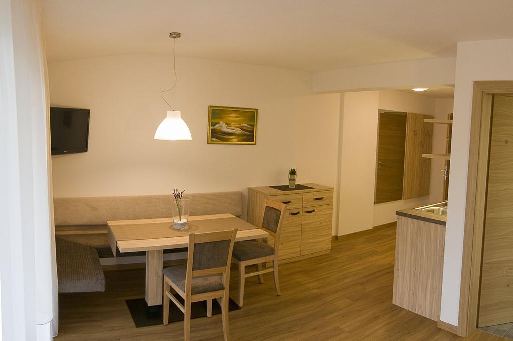 Garni Appartement Alpenresidence Cadipietra Chambre photo
