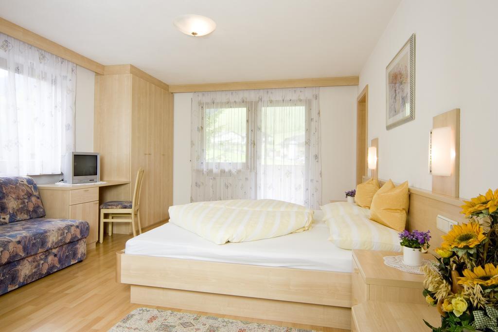 Garni Appartement Alpenresidence Cadipietra Chambre photo